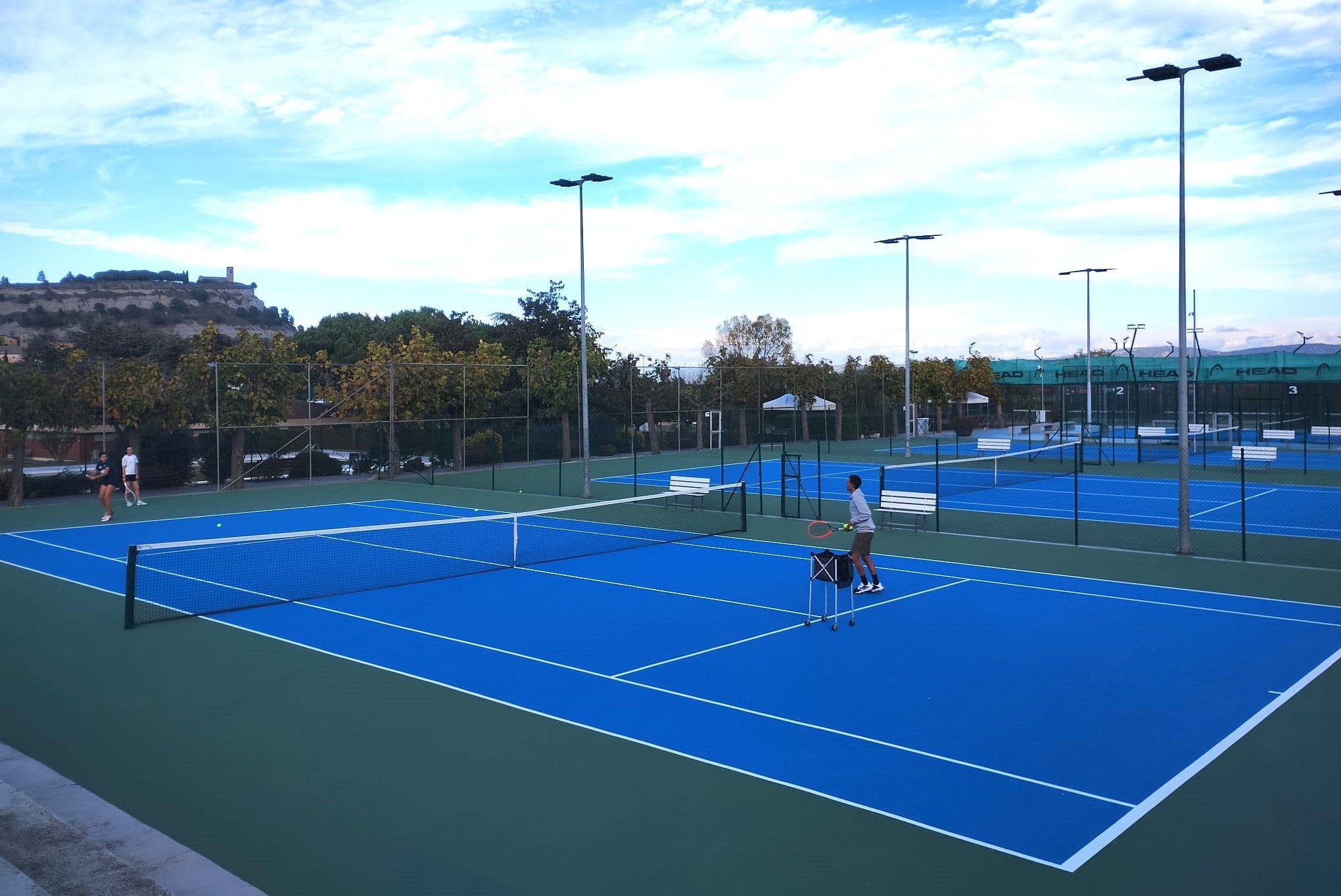 4 pistes de tennis